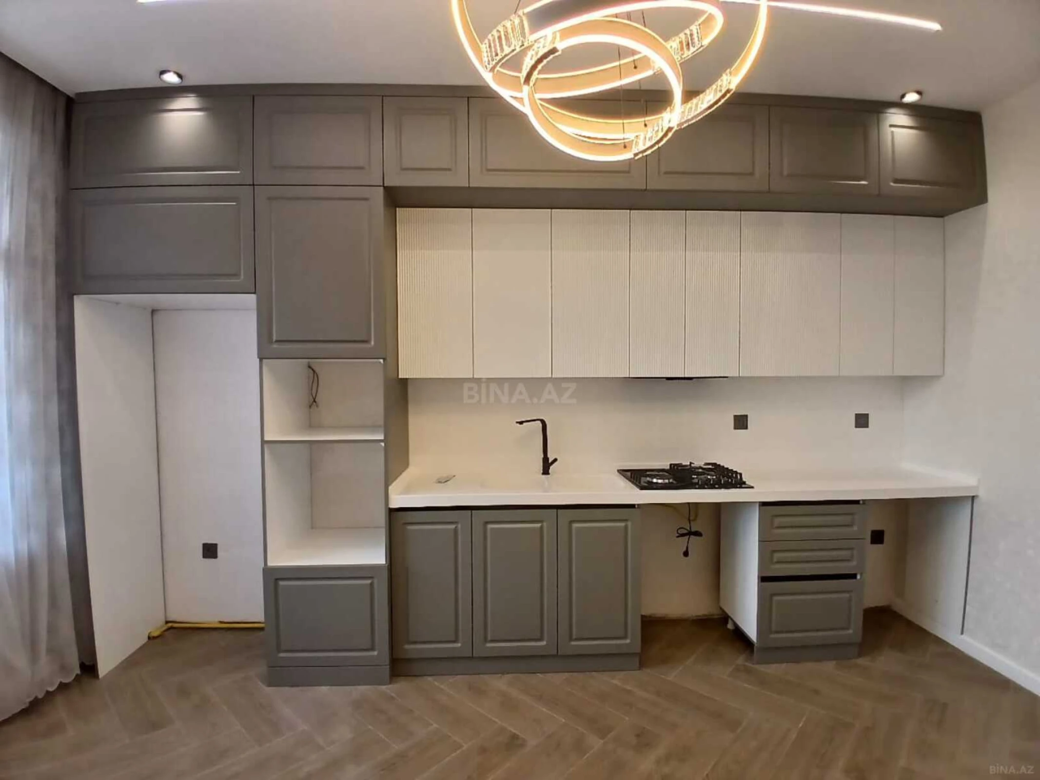 Satılır 3 otaqlı mənzil 139 m²