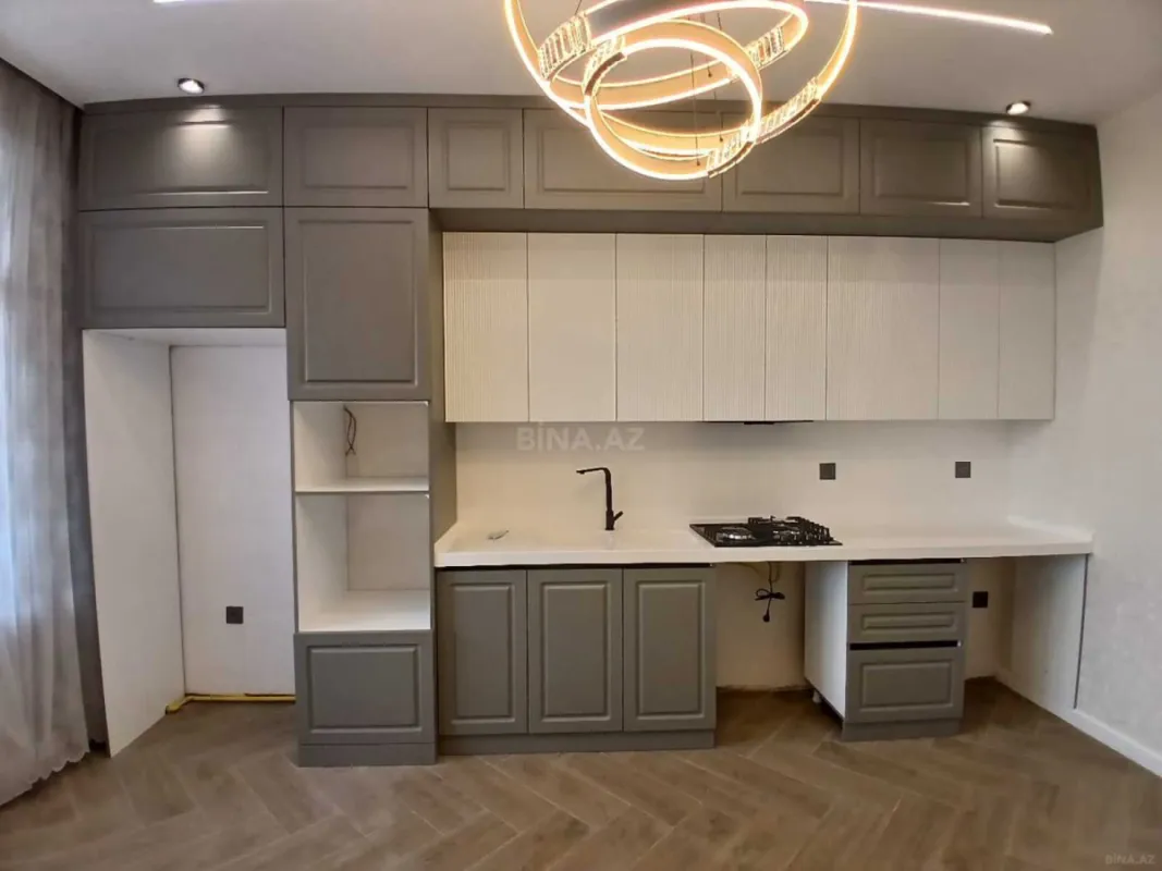 Satılır 3 otaqlı mənzil 139 m²