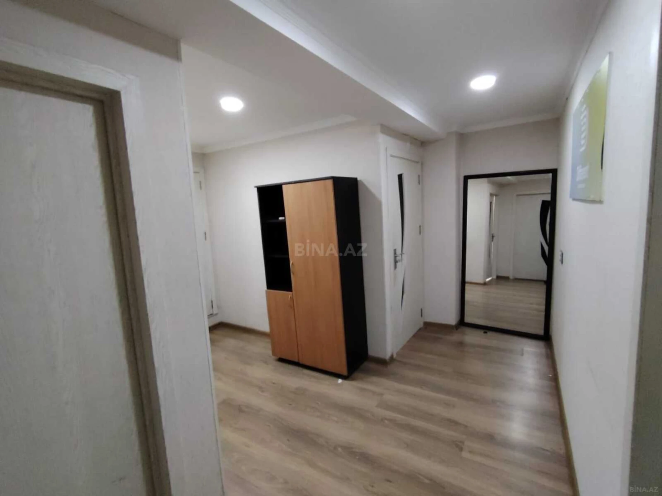 Kirayə verilir 3 otaqlı ofis 89 m²