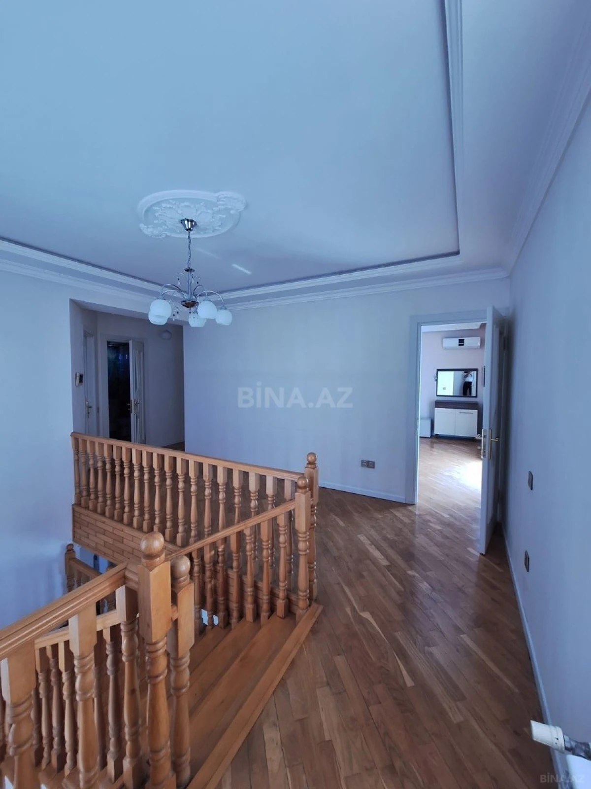 Kirayə verilir 6 otaqlı həyət evi 500 m²
