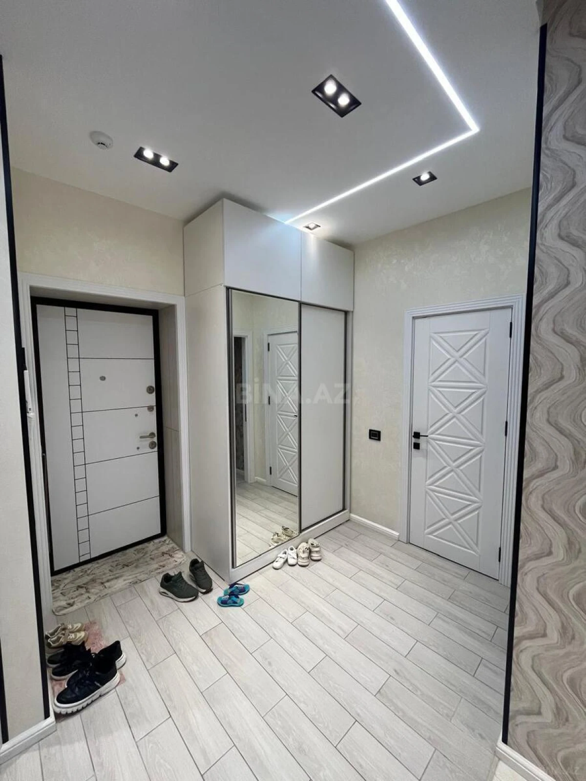 Kirayə verilir 2 otaqlı mənzil 70 m²