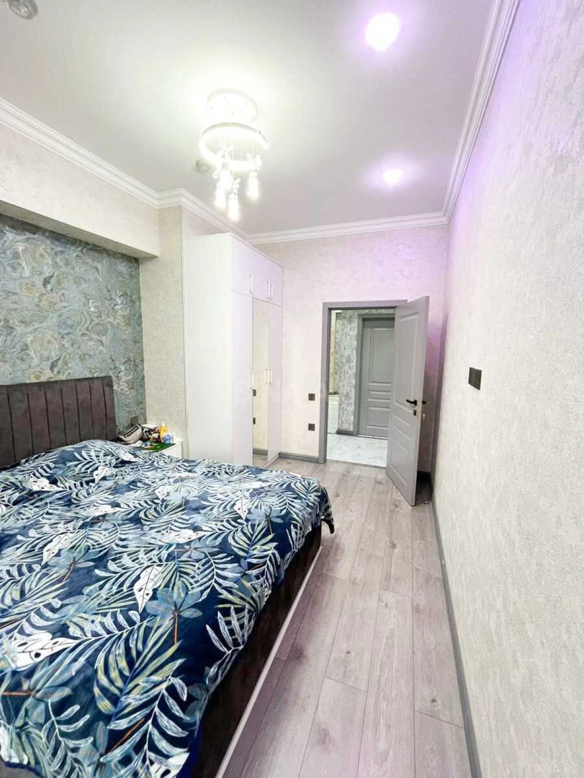 Satılır 3 otaqlı mənzil 136 m²