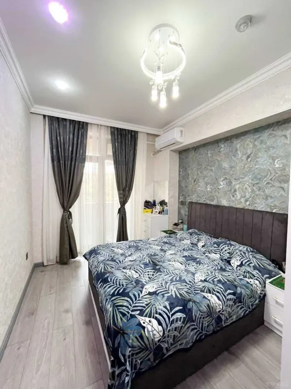 Satılır 3 otaqlı mənzil 136 m²