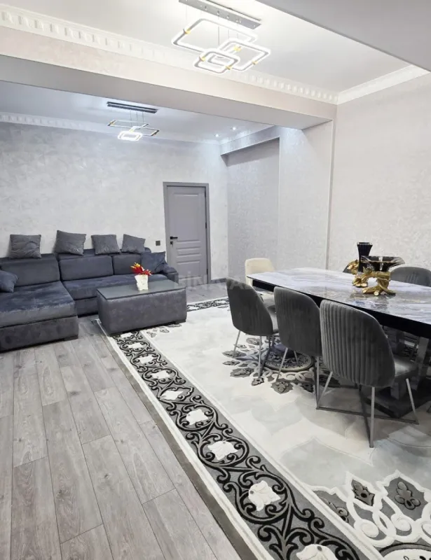 Satılır 3 otaqlı mənzil 136 m²