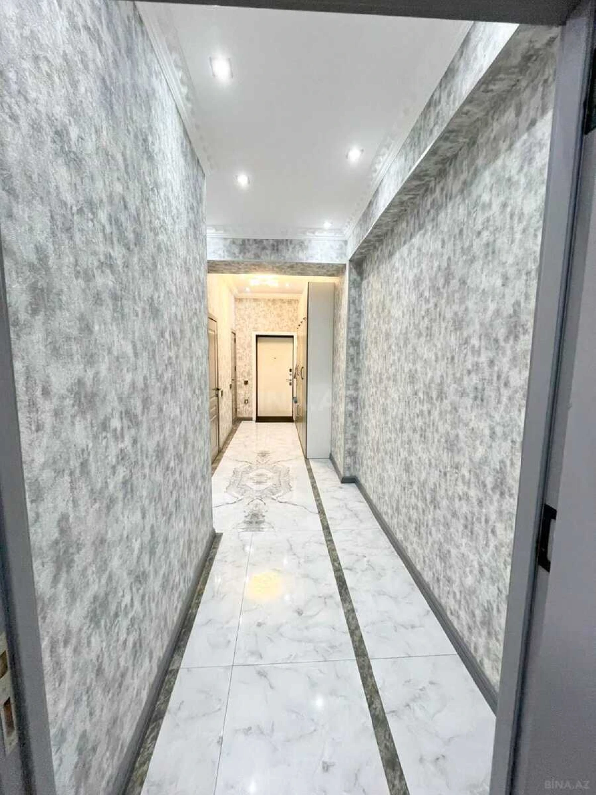 Satılır 3 otaqlı mənzil 136 m²