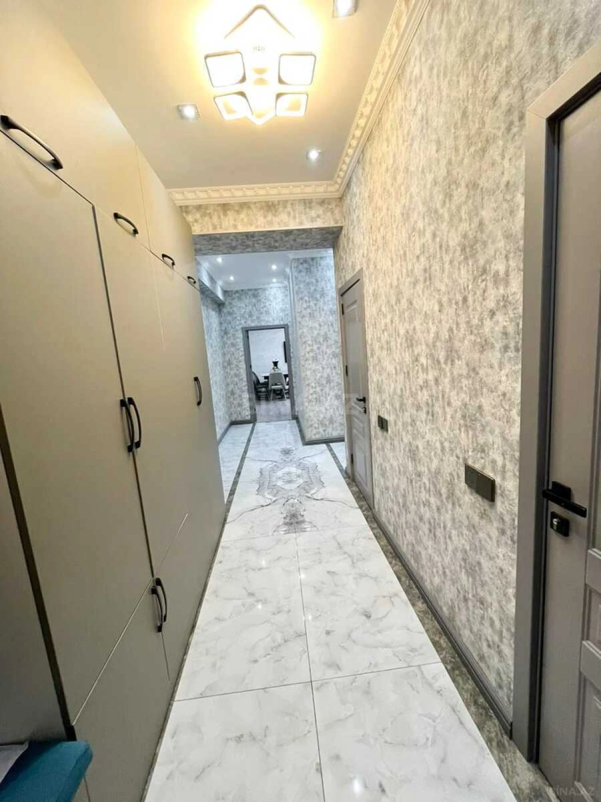 Satılır 3 otaqlı mənzil 136 m²