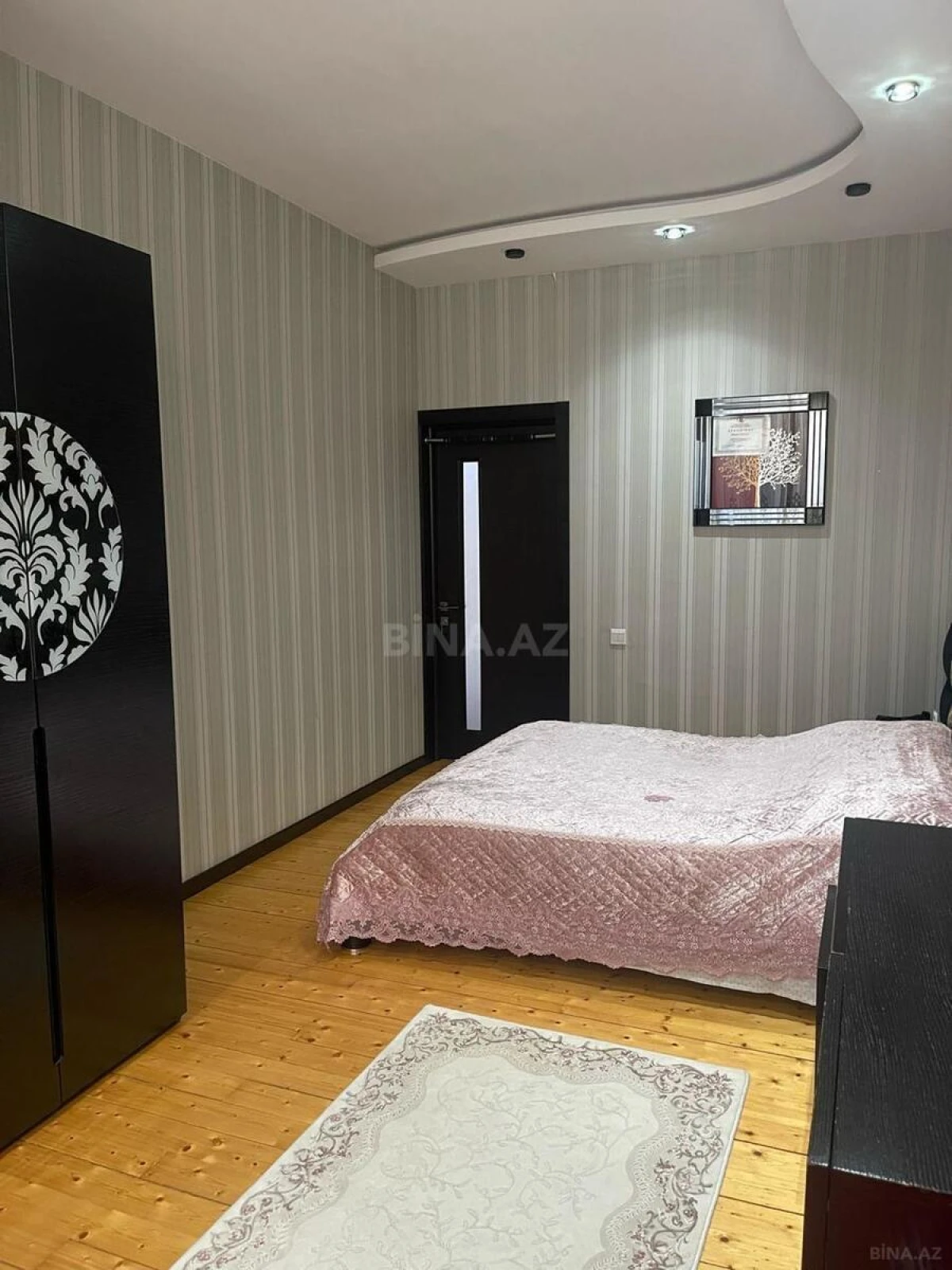 Satılır 4 otaqlı mənzil 135 m²
