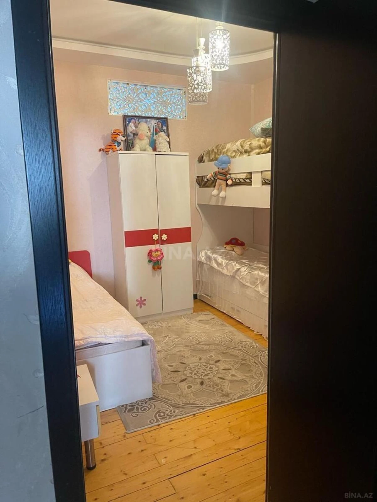Satılır 4 otaqlı mənzil 135 m²