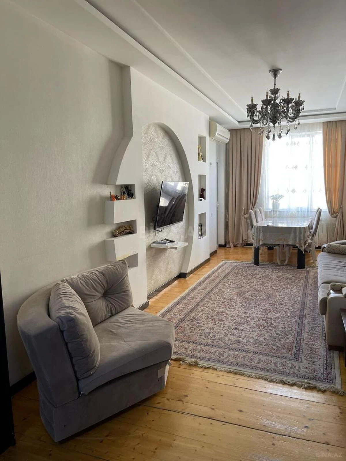 Satılır 4 otaqlı mənzil 135 m²