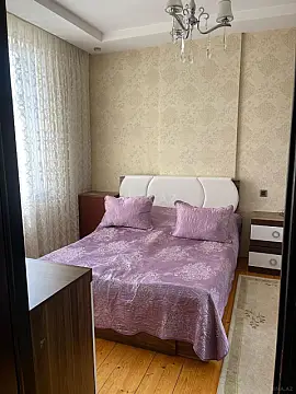 Satılır 4 otaqlı mənzil 135 m²