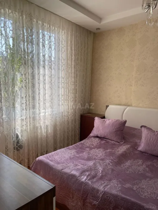 Satılır 4 otaqlı mənzil 135 m²
