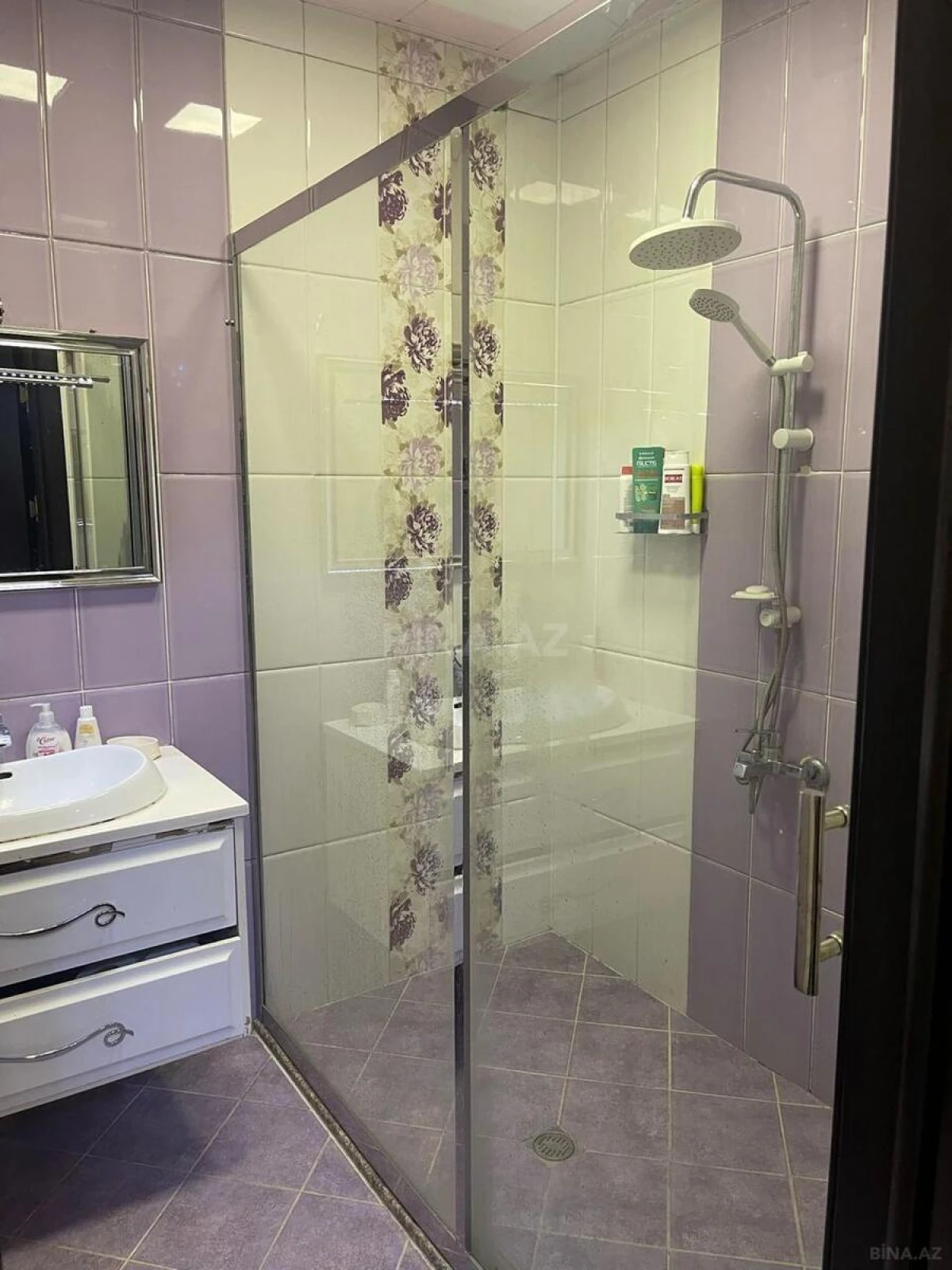 Satılır 4 otaqlı mənzil 135 m²