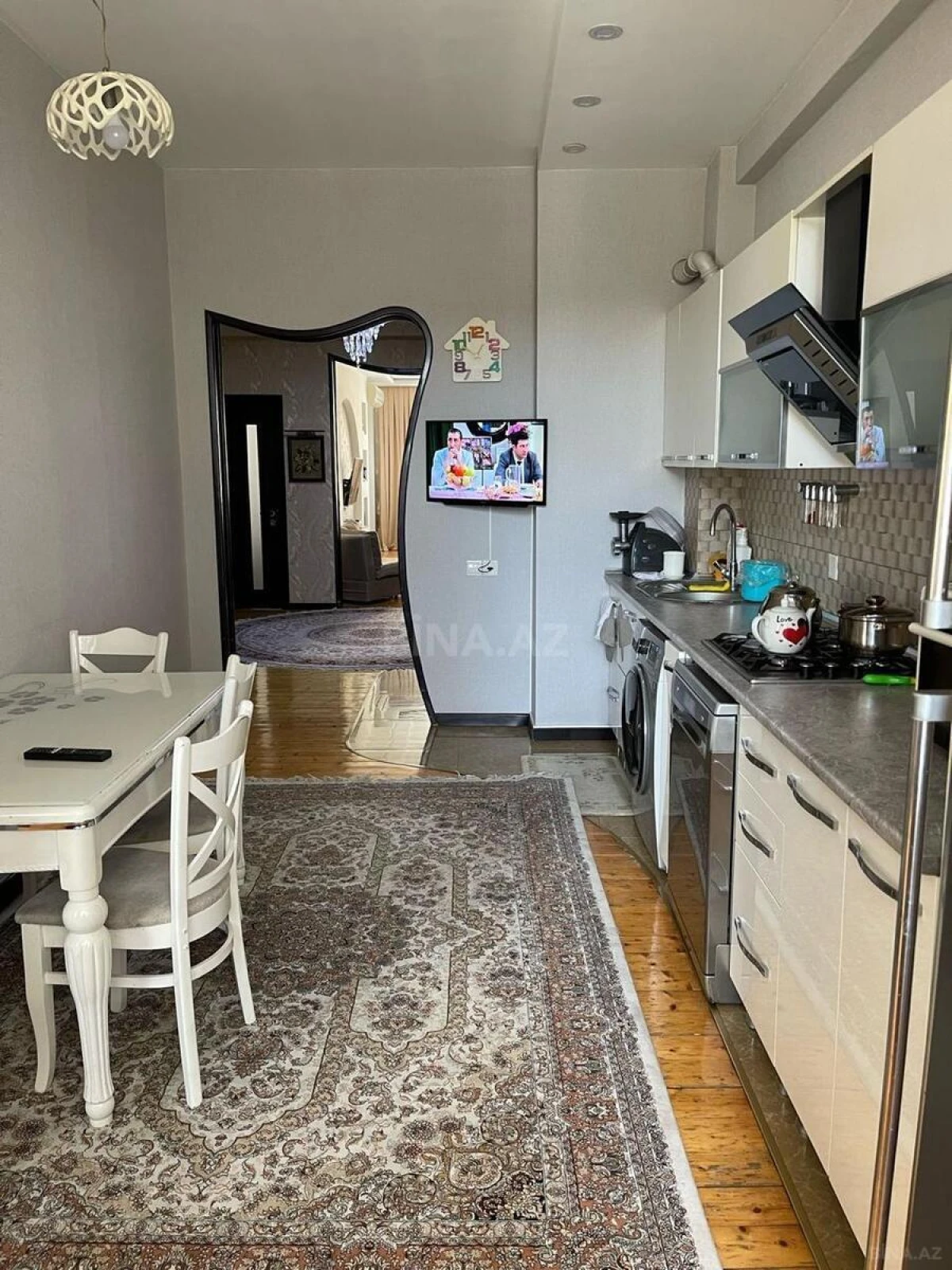Satılır 4 otaqlı mənzil 135 m²