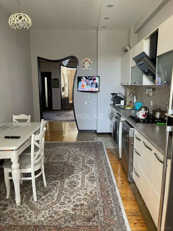 Satılır 4 otaqlı mənzil 135 m²