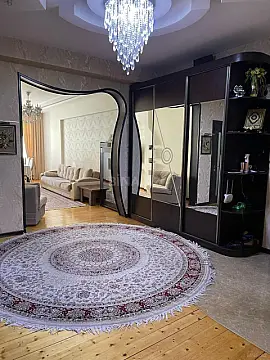 Satılır 4 otaqlı mənzil 135 m²