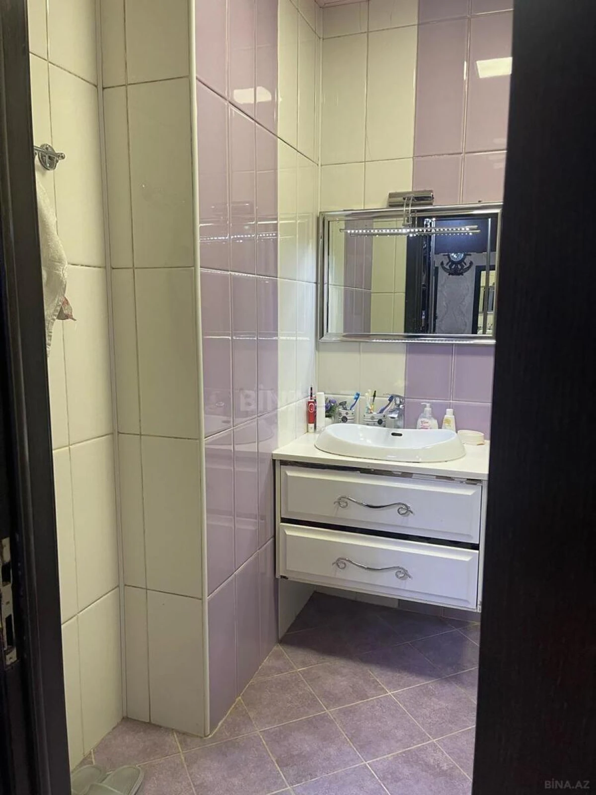 Satılır 4 otaqlı mənzil 135 m²