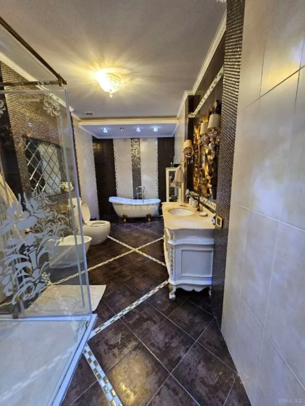 Satılır 4 otaqlı mənzil 320 m²