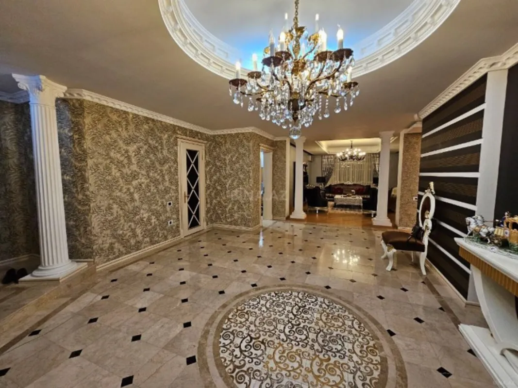 Satılır 4 otaqlı mənzil 320 m²