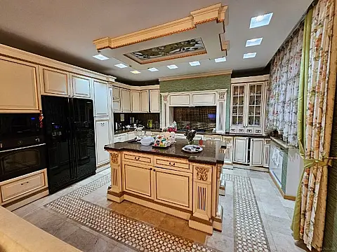 Satılır 4 otaqlı mənzil 320 m²