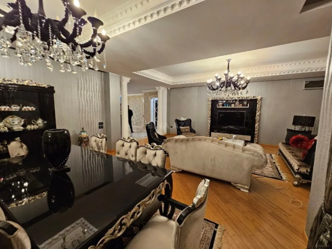 Satılır 4 otaqlı mənzil 320 m²