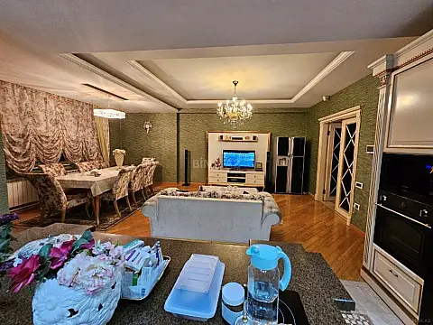 Satılır 4 otaqlı mənzil 320 m²