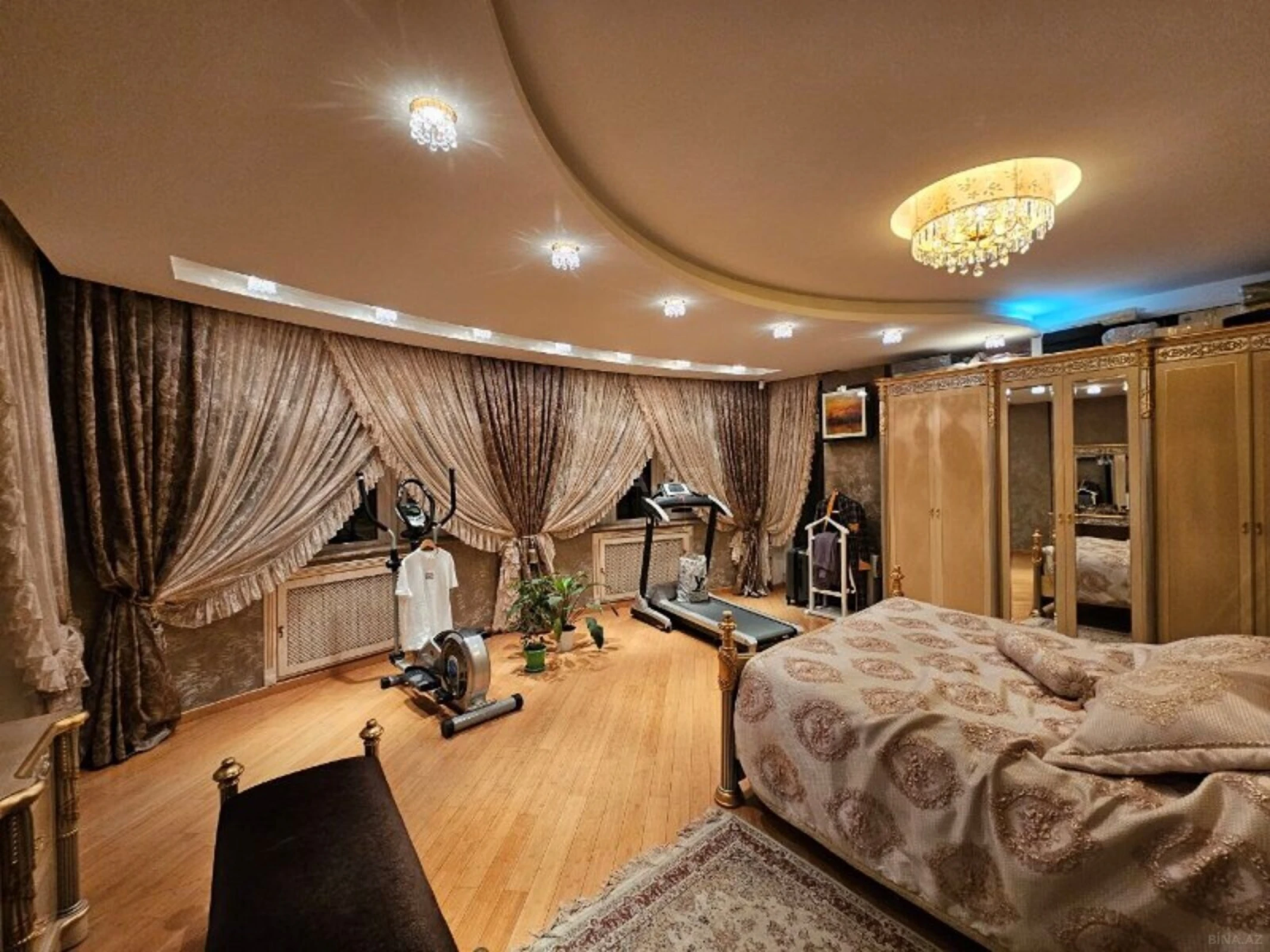 Satılır 4 otaqlı mənzil 320 m²