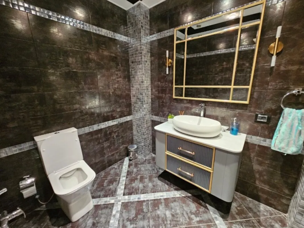 Satılır 4 otaqlı mənzil 320 m²