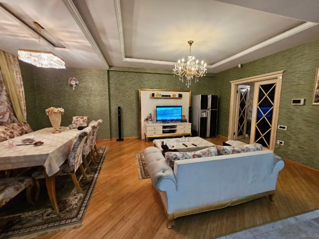 Satılır 4 otaqlı mənzil 320 m²