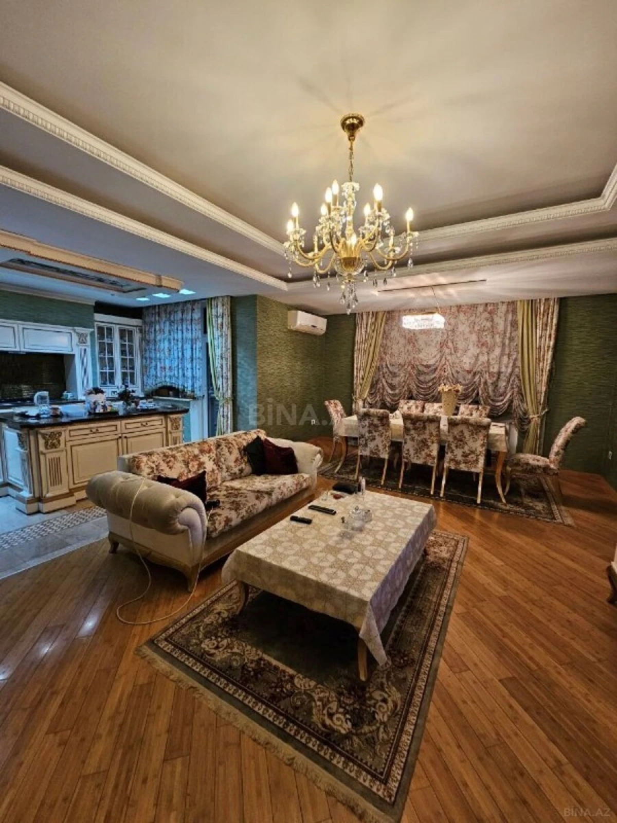 Satılır 4 otaqlı mənzil 320 m²