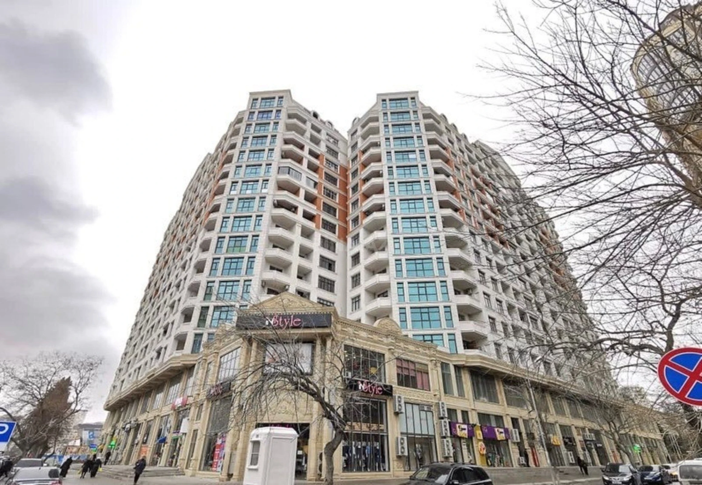 Satılır 3 otaqlı mənzil 137 m²
