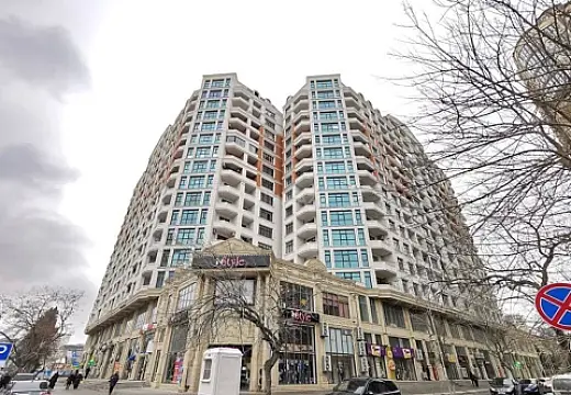 Satılır 3 otaqlı mənzil 137 m²