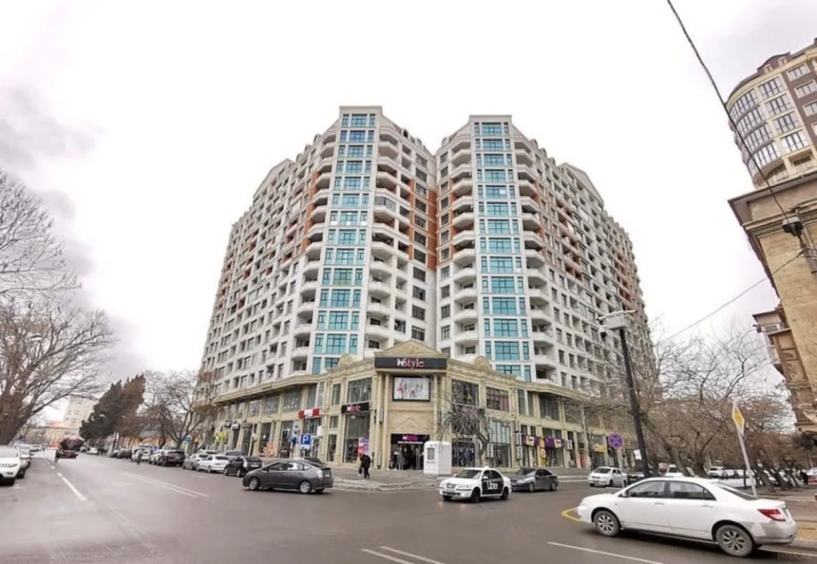 Satılır 3 otaqlı mənzil 137 m²