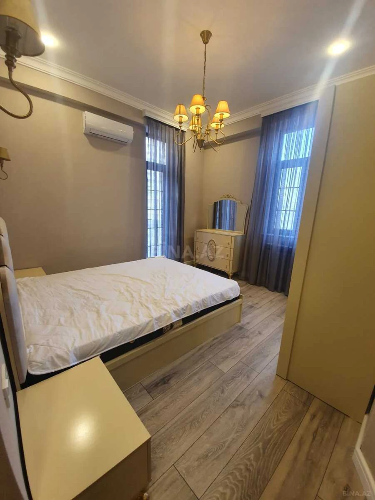 Satılır 3 otaqlı mənzil 97 m²