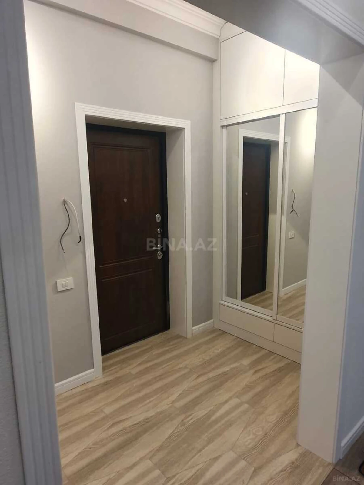 Satılır 3 otaqlı mənzil 97 m²