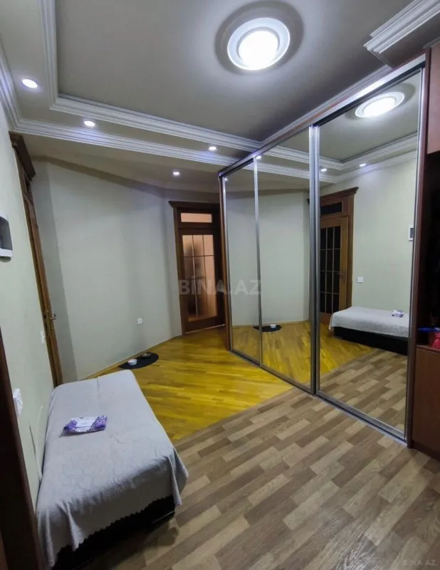 Satılır 3 otaqlı mənzil 123 m²