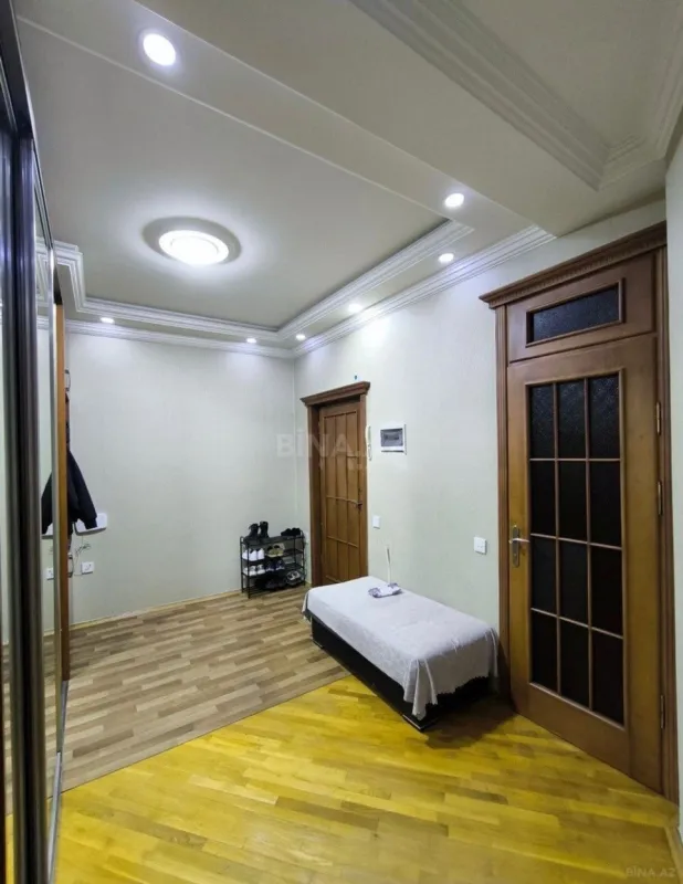 Satılır 3 otaqlı mənzil 123 m²