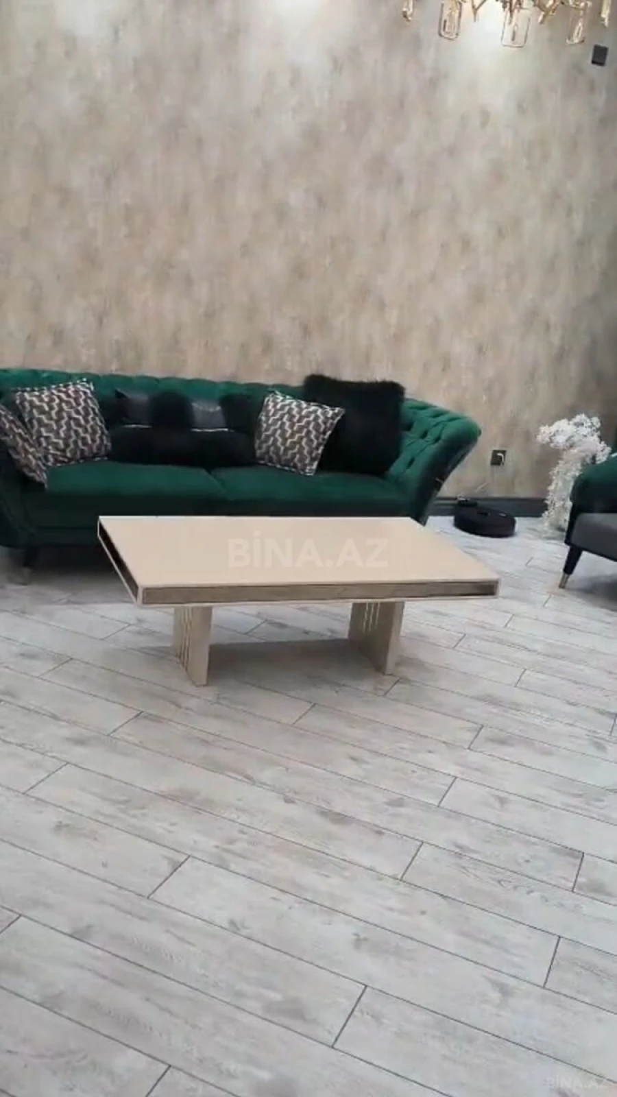 Kirayə verilir 4 otaqlı mənzil 150 m²