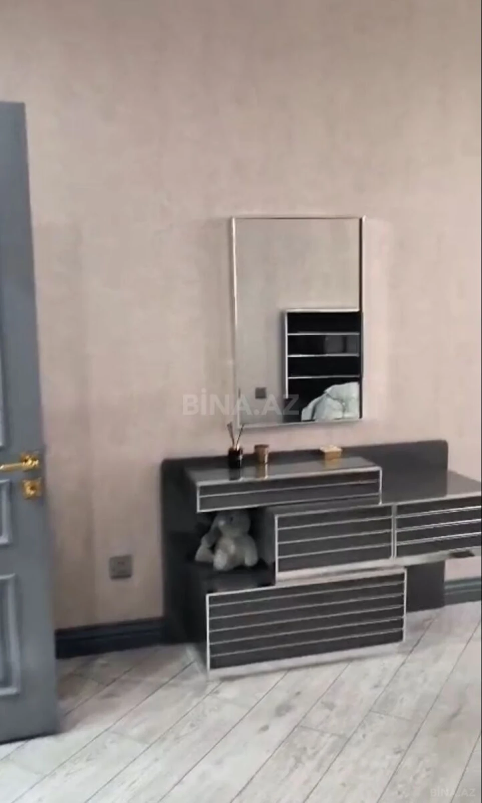 Kirayə verilir 4 otaqlı mənzil 150 m²