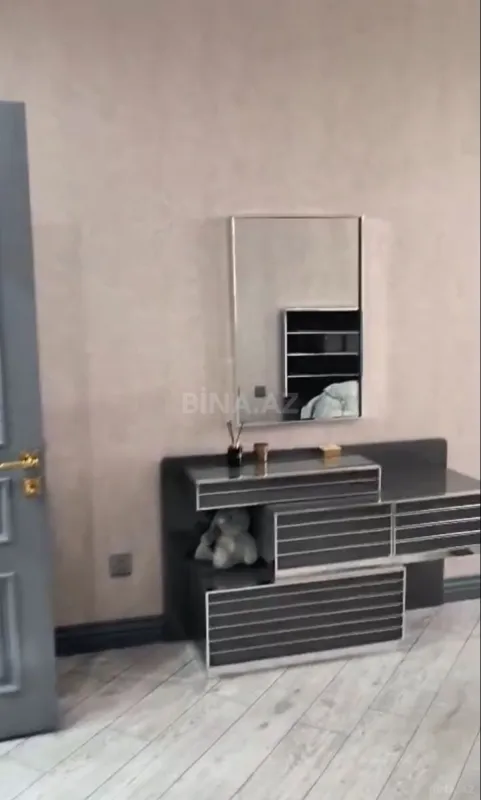 Kirayə verilir 4 otaqlı mənzil 150 m²