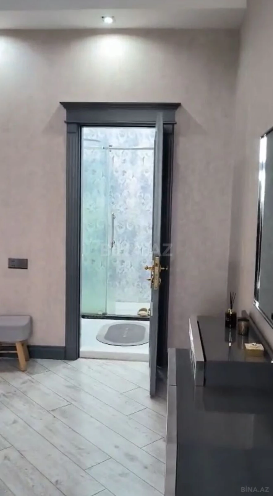 Kirayə verilir 4 otaqlı mənzil 150 m²