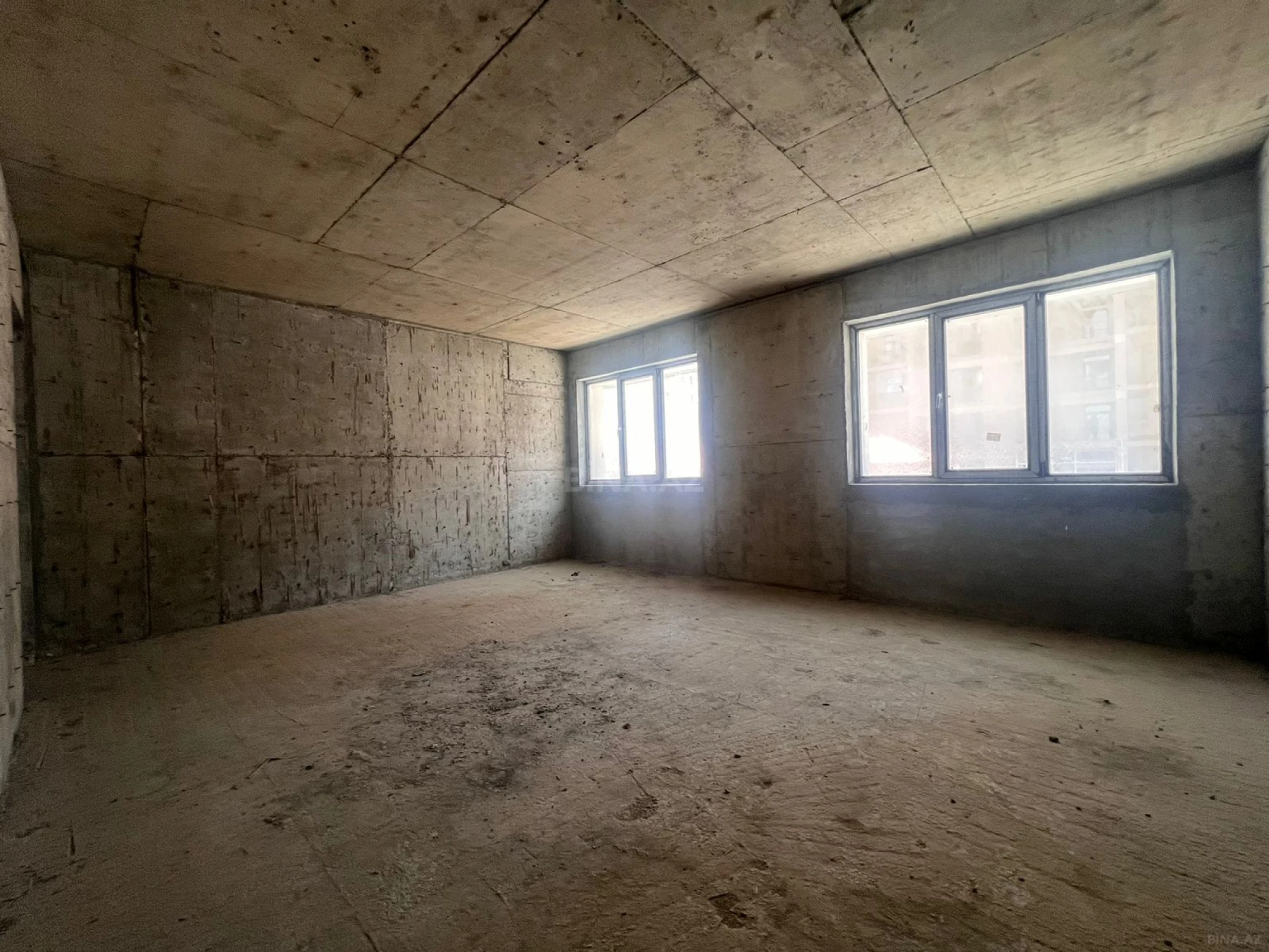 Satılır 4 otaqlı mənzil 185 m²