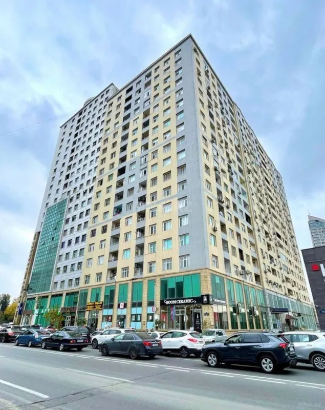 Satılır 4 otaqlı mənzil 185 m²