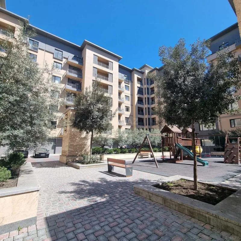 Kirayə verilir 3 otaqlı mənzil 130 m²