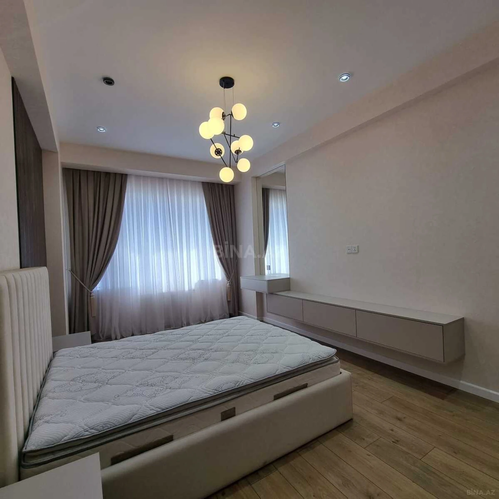 Kirayə verilir 3 otaqlı mənzil 130 m²
