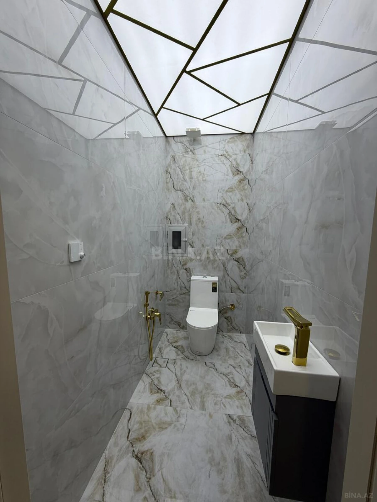 Satılır 3 otaqlı mənzil 110 m²