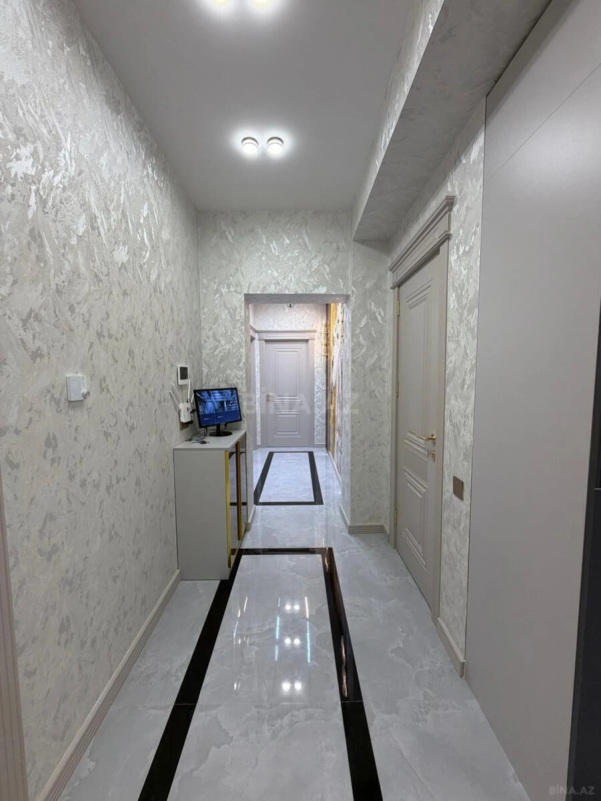 Satılır 3 otaqlı mənzil 110 m²