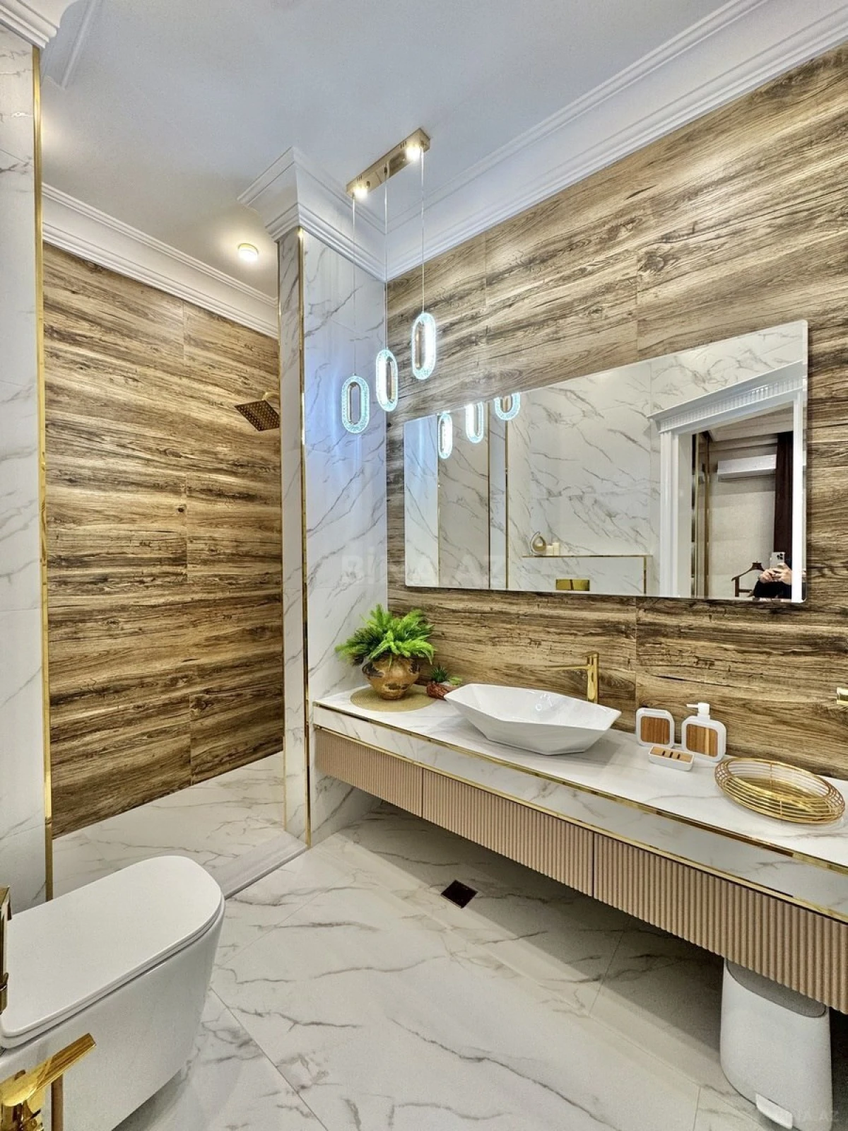 Satılır 4 otaqlı mənzil 207 m²