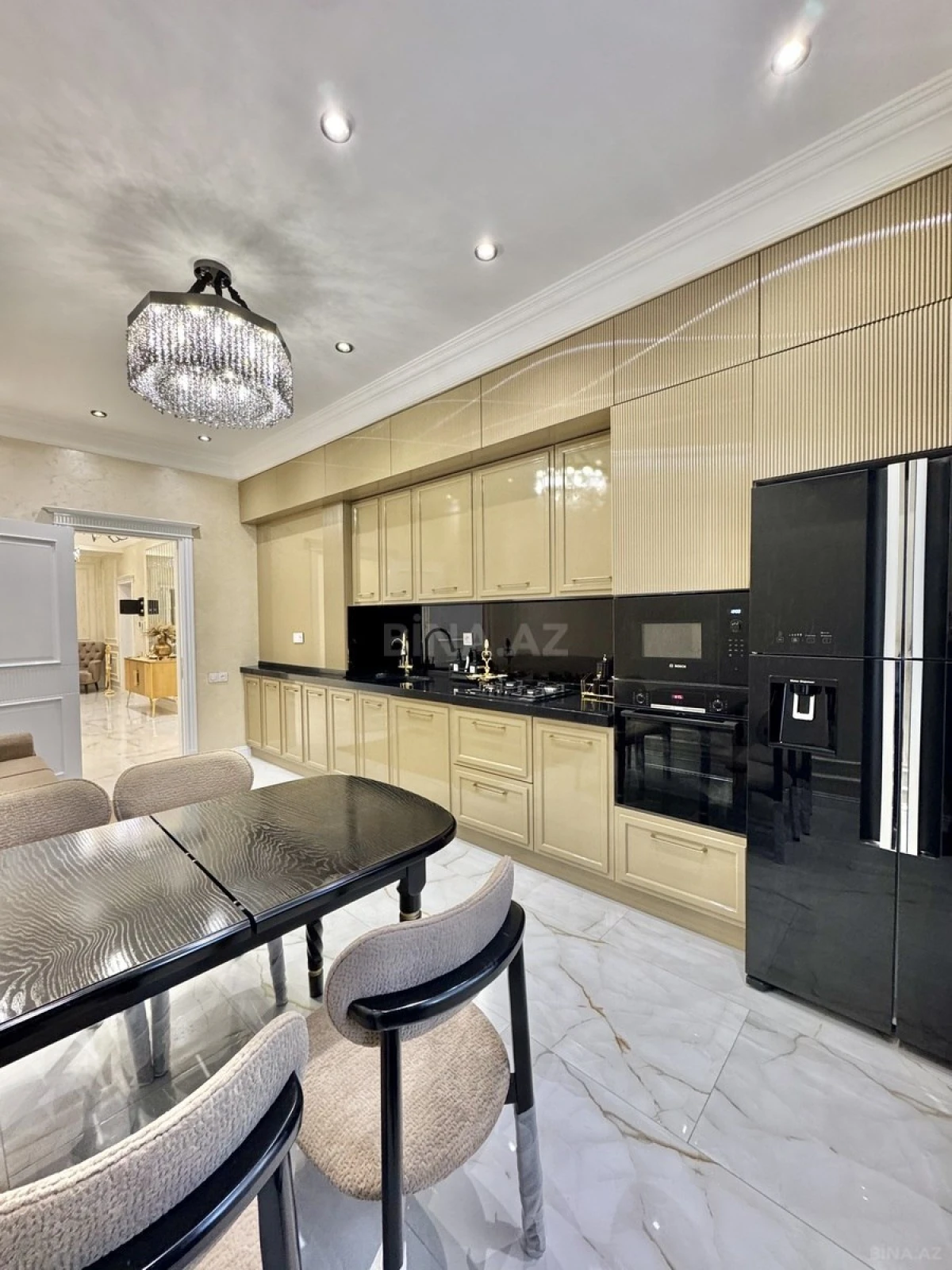 Satılır 4 otaqlı mənzil 207 m²