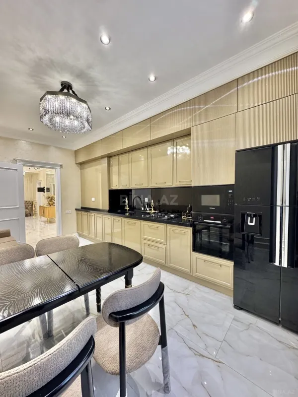 Satılır 4 otaqlı mənzil 207 m²