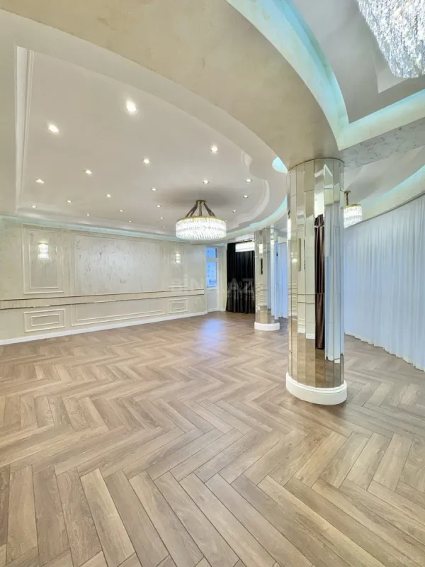 Satılır 4 otaqlı mənzil 207 m²